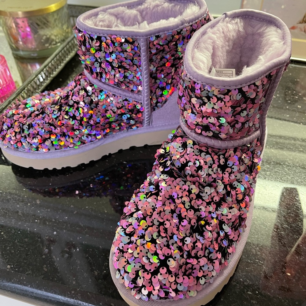 New Uggs size 6 sparkle purple boots tween